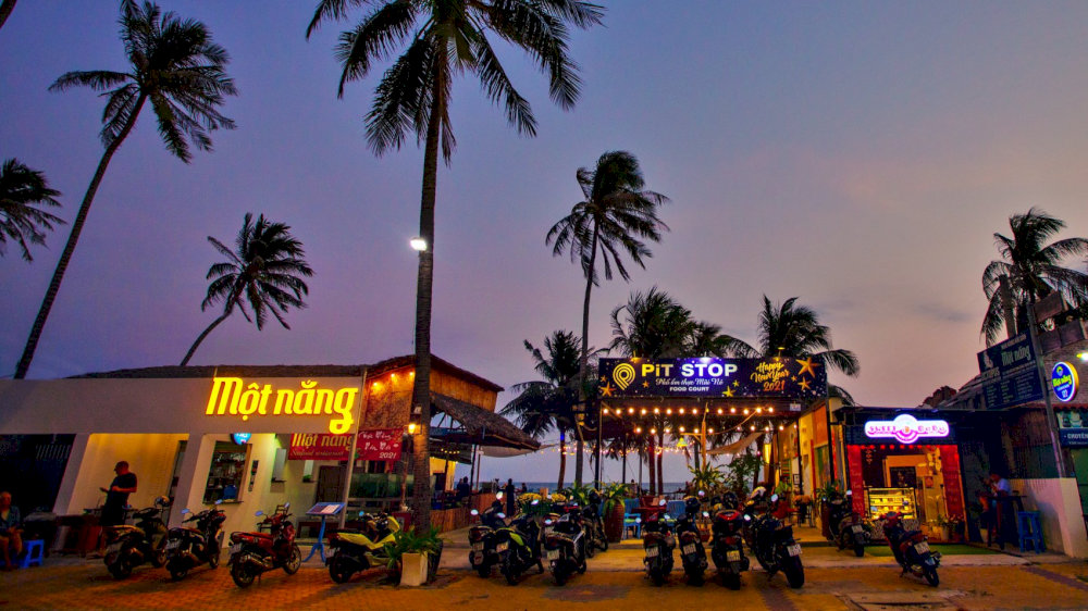 Phố Nguyễn Đình Chiểu - Phan Thiết về đêm 